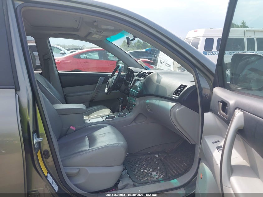 2008 Toyota Highlander VIN JTEES43A682032765 IAAI salvage auction — NORMAL WEAR, Clear (New York), sold $2,775 on 2026-07-09 (photo 5)