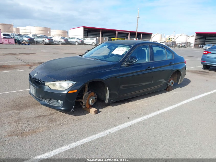 2014 BMW 3er VIN WBA3A5C53EP602885 IAAI salvage auction — NORMAL WEAR, Clear (Hawaii), sold $325 on 2026-07-21 (photo 2)