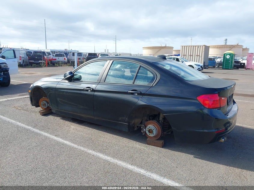 2014 BMW 3er VIN WBA3A5C53EP602885 IAAI salvage auction — NORMAL WEAR, Clear (Hawaii), sold $325 on 2026-07-21 (photo 3)