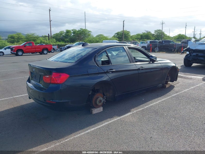 2014 BMW 3er VIN WBA3A5C53EP602885 IAAI salvage auction — NORMAL WEAR, Clear (Hawaii), sold $325 on 2026-07-21 (photo 4)