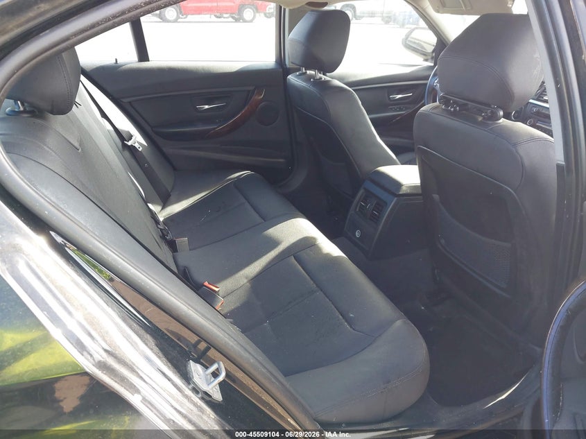 2014 BMW 3er VIN WBA3A5C53EP602885 IAAI salvage auction — NORMAL WEAR, Clear (Hawaii), sold $325 on 2026-07-21 (photo 8)