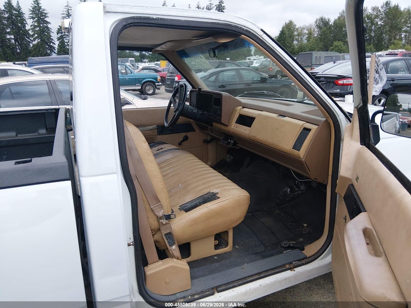 1988 Gmc Gmt-400 VIN 2GTDC14Z9J1534448 IAAI salvage auction — NORMAL WEAR, Clear (Washington), sold $475 on 2026-07-08 (photo 5)
