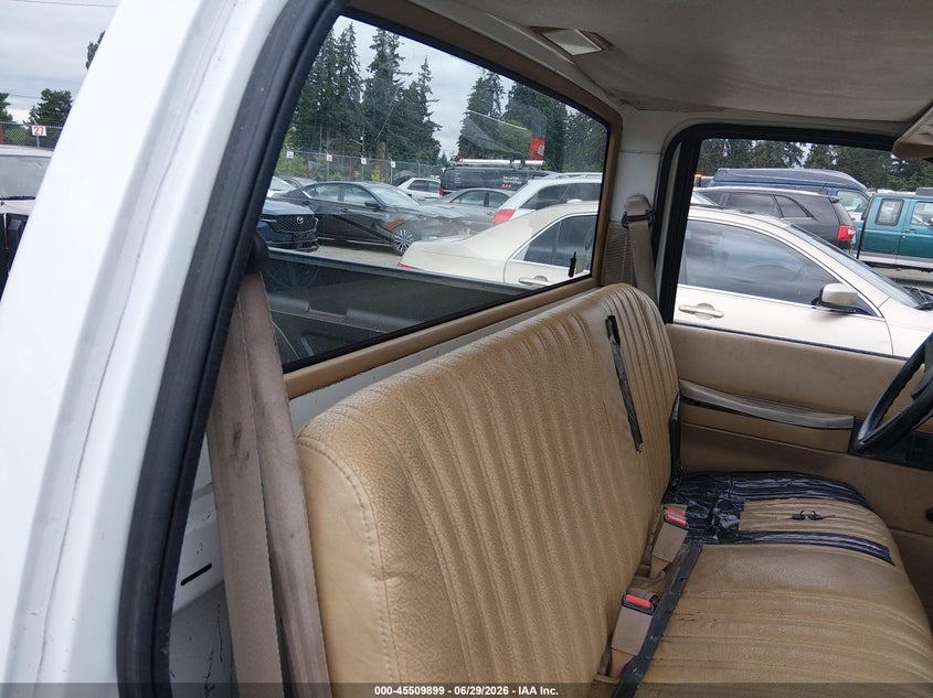 1988 Gmc Gmt-400 VIN 2GTDC14Z9J1534448 IAAI salvage auction — NORMAL WEAR, Clear (Washington), sold $475 on 2026-07-08 (photo 8)