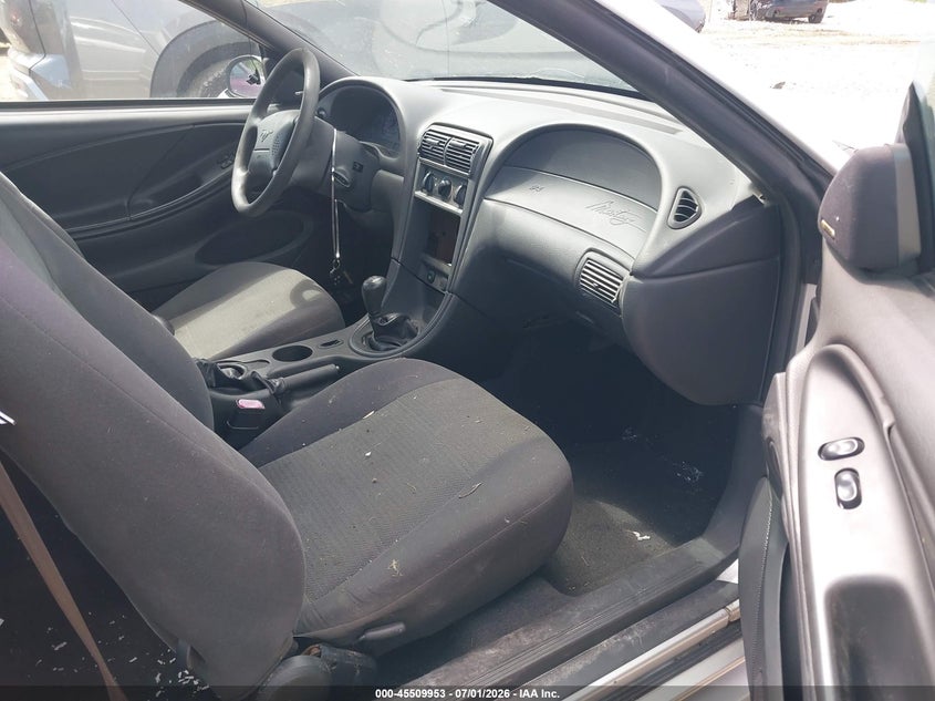 2001 Ford Mustang VIN 1FAFP40421F203007 IAAI salvage auction — NORMAL WEAR, Clear-Endorsement (Wisconsin), sold $325 on 2026-07-09 (photo 5)