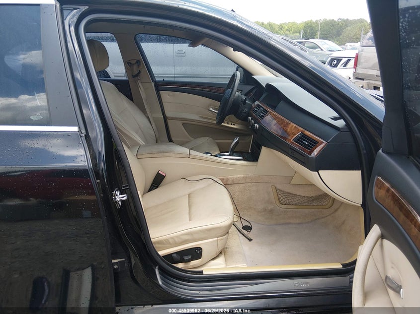 2008 BMW 5 series VIN WBANU53588CT14789 IAAI salvage auction — NORMAL WEAR, Repossession Paperwork (South Carolina), sold $725 on 2026-07-31 (photo 5)
