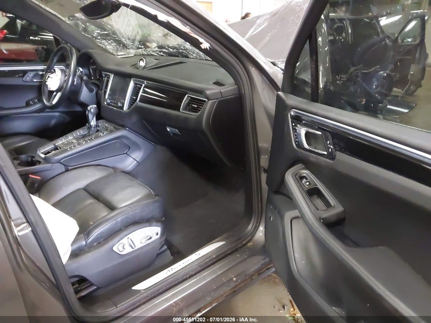 2018 Porsche Macan VIN WP1AB2A50JLB33604 IAAI salvage auction — FRONT END, Salvage Title, sold $4,100 on 2026-08-10 (photo 5)
