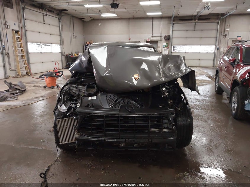 2018 Porsche Macan VIN WP1AB2A50JLB33604 IAAI salvage auction — FRONT END, Salvage Title, sold $4,100 on 2026-08-10 (photo 6)