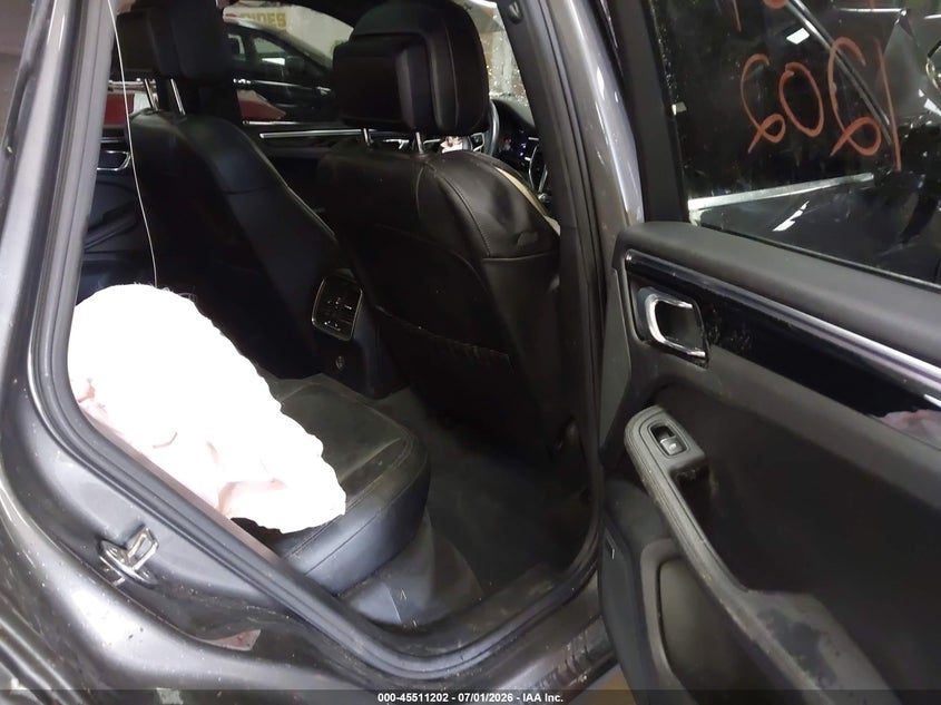 2018 Porsche Macan VIN WP1AB2A50JLB33604 IAAI salvage auction — FRONT END, Salvage Title, sold $4,100 on 2026-08-10 (photo 8)