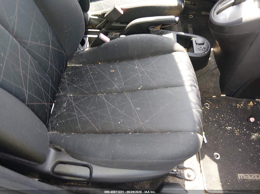 2012 Mazda 2 VIN JM1DE1KZ0C0151896 IAAI salvage auction — NORMAL WEAR, Clear (Delaware), sold $325 on 2026-07-06 (photo 5)