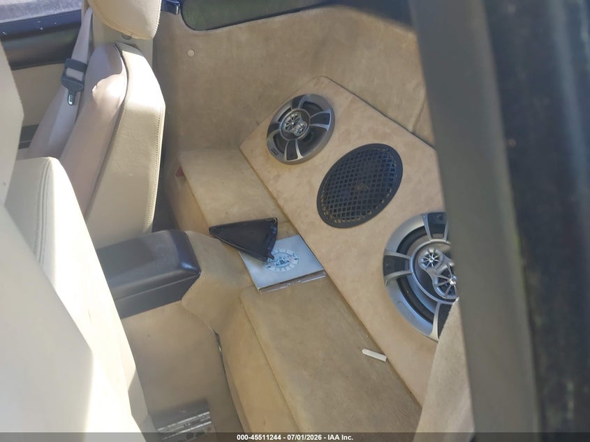 1992 Mercedes-benz 500 VIN WDBFA66E1NF064998 IAAI salvage auction — NORMAL WEAR, Clear (Florida), sold $275 on 2026-07-30 (photo 8)