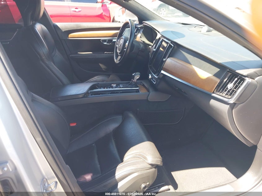 2017 Volvo S90 VIN YV1A22ML0H1011191 IAAI salvage auction — NORMAL WEAR, Salvage Title, sold $950 on 2026-08-11 (photo 5)