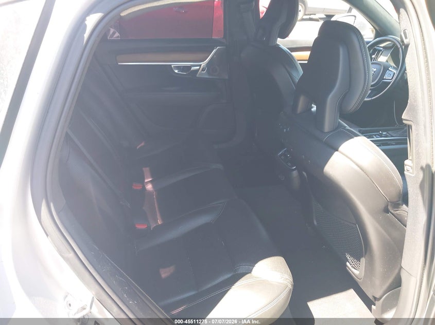 2017 Volvo S90 VIN YV1A22ML0H1011191 IAAI salvage auction — NORMAL WEAR, Salvage Title, sold $950 on 2026-08-11 (photo 8)