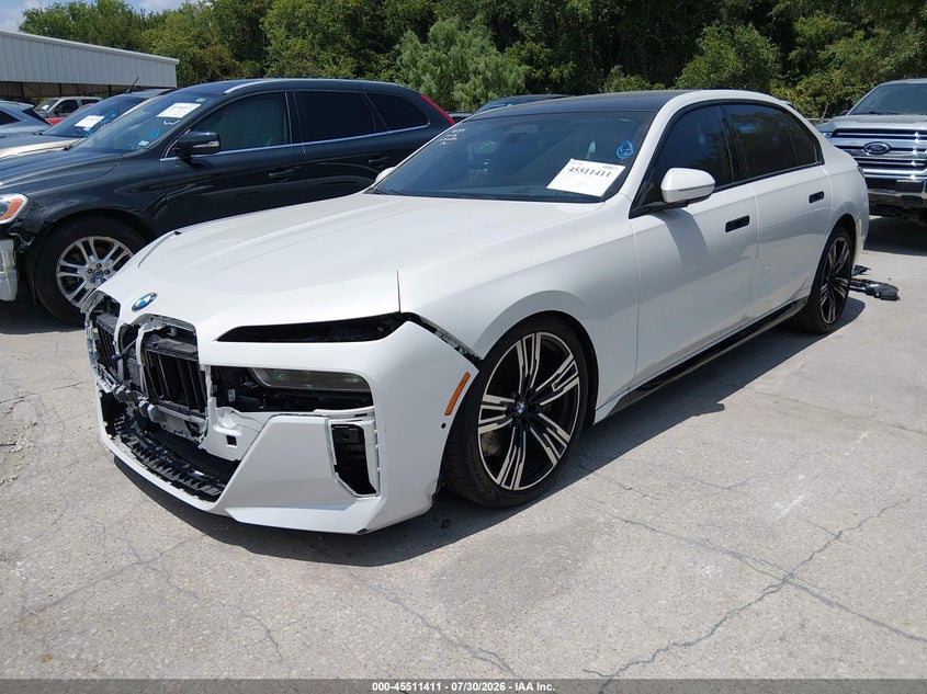2023 BMW 7er VIN WBA33EJ03PCL47330 IAAI salvage auction — UNKNOWN, Wait Title, sold $34,000 on 2026-08-17 (photo 2)