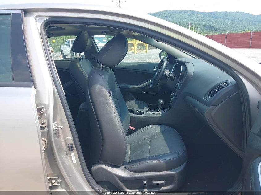 2014 Kia Optima VIN 5XXGR4A61EG310419 IAAI salvage auction — NORMAL WEAR, Clear (Pennsylvania), sold $350 on 2026-07-15 (photo 5)