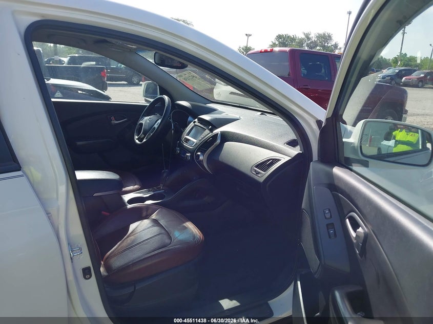 2013 Hyundai Tucson VIN KM8JU3AC6DU685313 IAAI salvage auction — SIDE, Salvage Title, sold $2,250 on 2026-08-01 (photo 5)