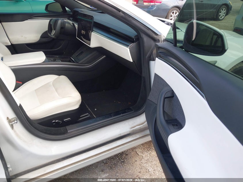 2022 Tesla Model s VIN 5YJSA1E69NF461800 IAAI salvage auction — NORMAL WEAR, Salvage Title, sold $27,350 on 2026-07-20 (photo 5)