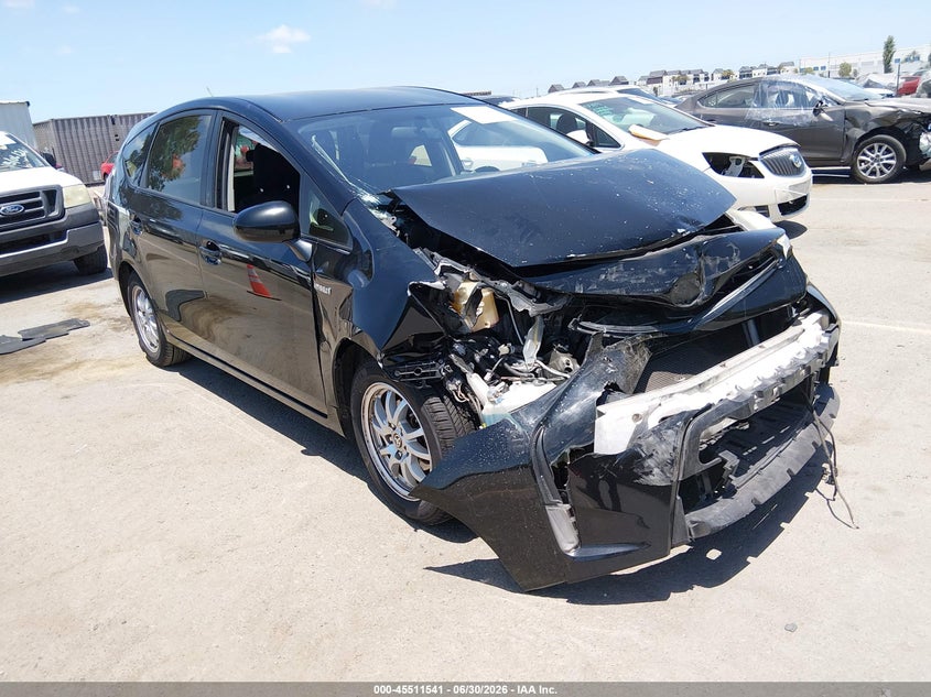 2015 Toyota Prius v VIN JTDZN3EU3FJ021238 IAAI salvage auction — RIGHT FRONT, Salvage Title, sold $575 on 2026-07-29 (photo 1)