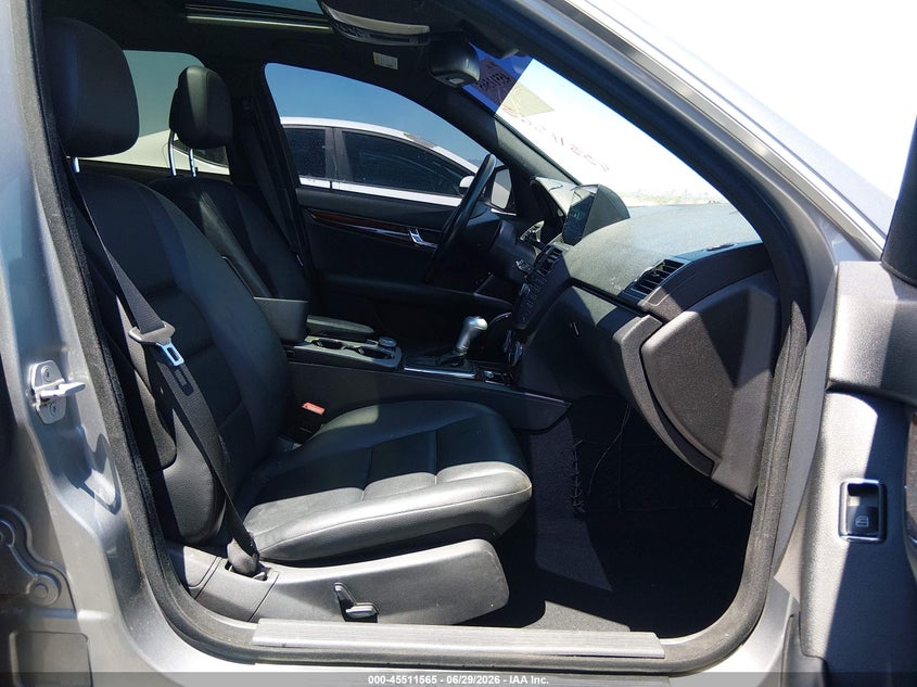 2009 Mercedes-benz C class VIN WDDGF81X39R067231 IAAI salvage auction — NORMAL WEAR, Regular (Nevada), sold $800 on 2026-08-14 (photo 5)