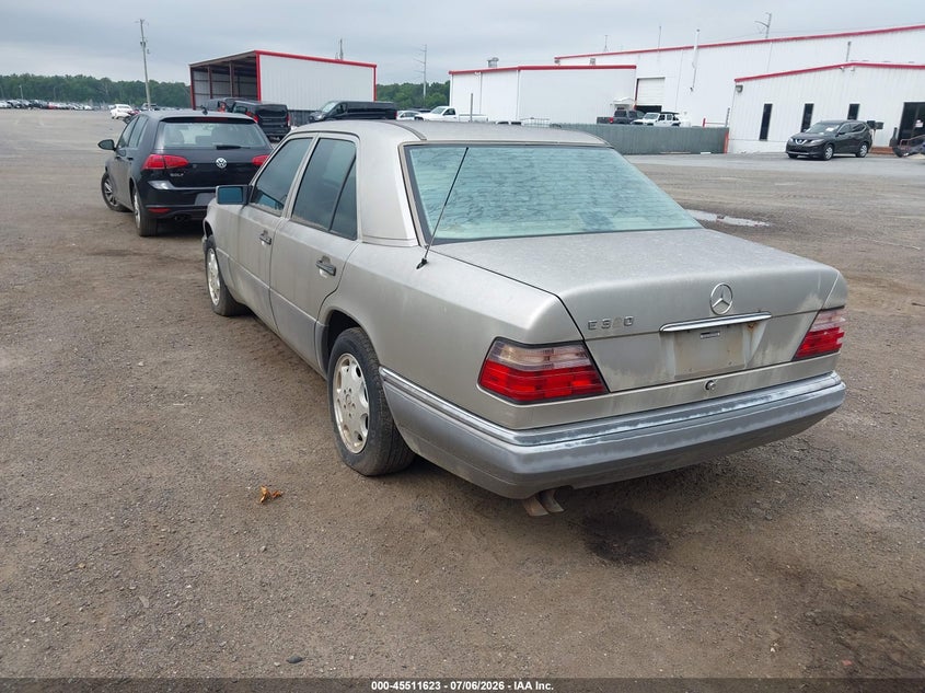 1995 Mercedes-benz E-class VIN WDBEA32E2SC258288 IAAI salvage auction — NORMAL WEAR, Clear (Florida), sold $425 on 2026-07-29 (photo 3)