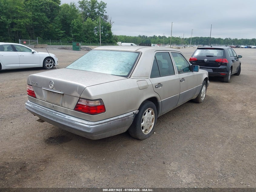 1995 Mercedes-benz E-class VIN WDBEA32E2SC258288 IAAI salvage auction — NORMAL WEAR, Clear (Florida), sold $425 on 2026-07-29 (photo 4)