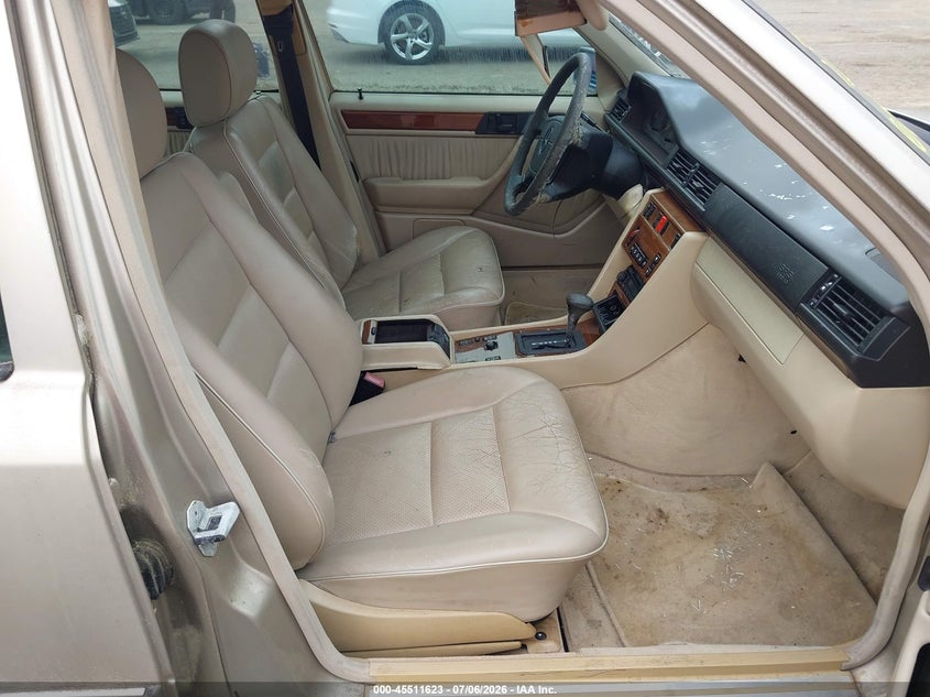 1995 Mercedes-benz E-class VIN WDBEA32E2SC258288 IAAI salvage auction — NORMAL WEAR, Clear (Florida), sold $425 on 2026-07-29 (photo 5)