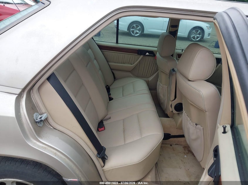 1995 Mercedes-benz E-class VIN WDBEA32E2SC258288 IAAI salvage auction — NORMAL WEAR, Clear (Florida), sold $425 on 2026-07-29 (photo 8)