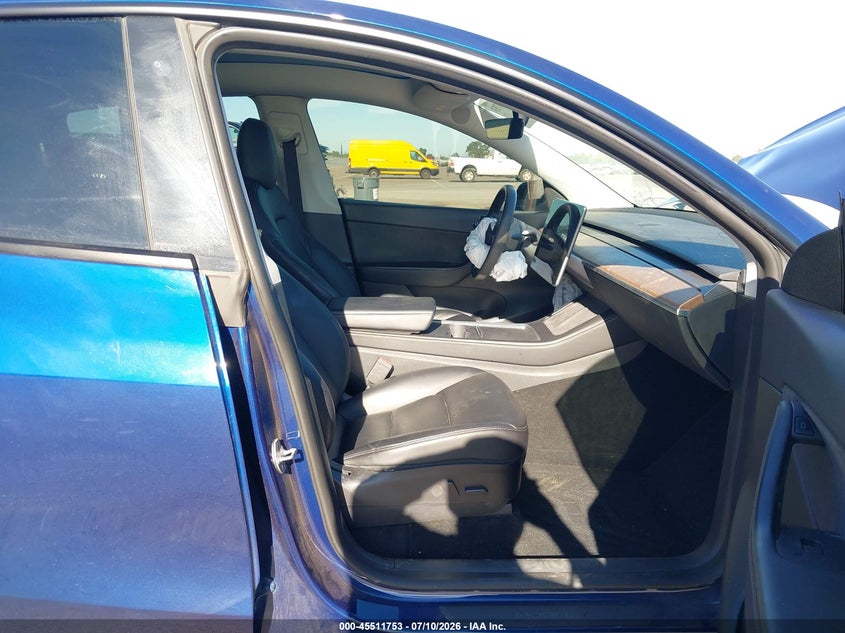 2022 Tesla Model y VIN 7SAYGDEEXNF485236 IAAI salvage auction — FRONT END, Salvage Title, sold $8,300 on 2026-07-30 (photo 5)