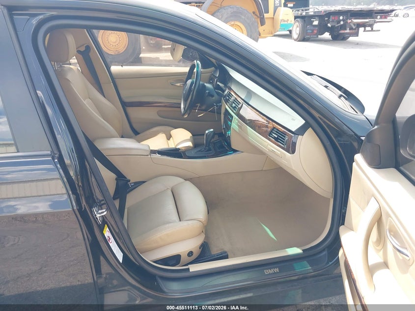 2007 BMW 3er VIN WBAVA37537NL16024 IAAI salvage auction — SIDE, Salvage (Georgia), sold $600 on 2026-08-02 (photo 5)