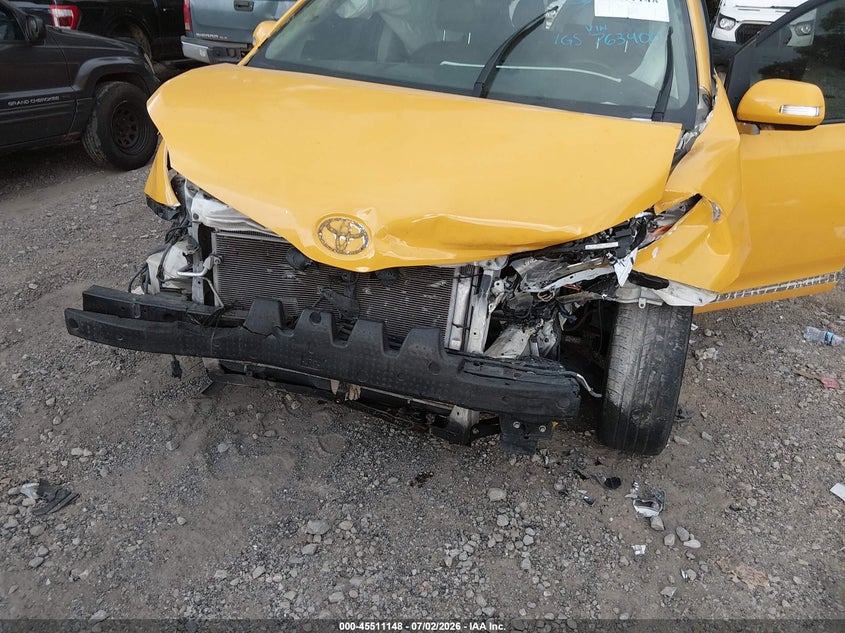 2016 Toyota Sienna VIN 5TDYK3DC1GS763400 IAAI salvage auction — FRONT END, Salvage (Tennessee), sold $900 on 2026-07-18 (photo 6)
