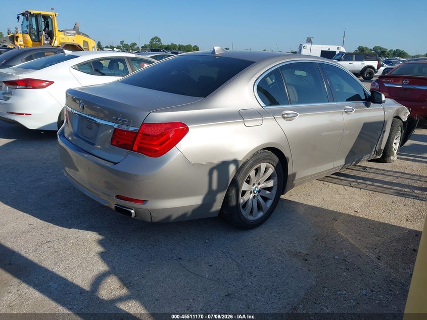 2011 BMW 7 series VIN WBAKA8C51BCY36877 IAAI salvage auction — NORMAL WEAR, Original (Texas), sold $1,325 on 2026-07-28 (photo 4)