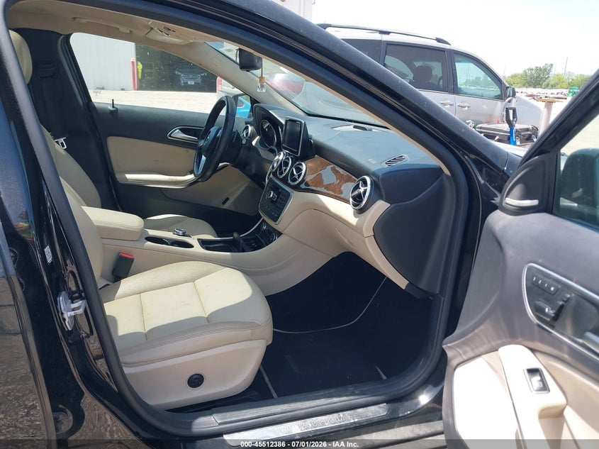 2015 Mercedes-benz Gla-klasse VIN WDCTG4GB0FJ128064 IAAI salvage auction — SIDE, Salvage Title, sold $2,350 on 2026-08-12 (photo 5)