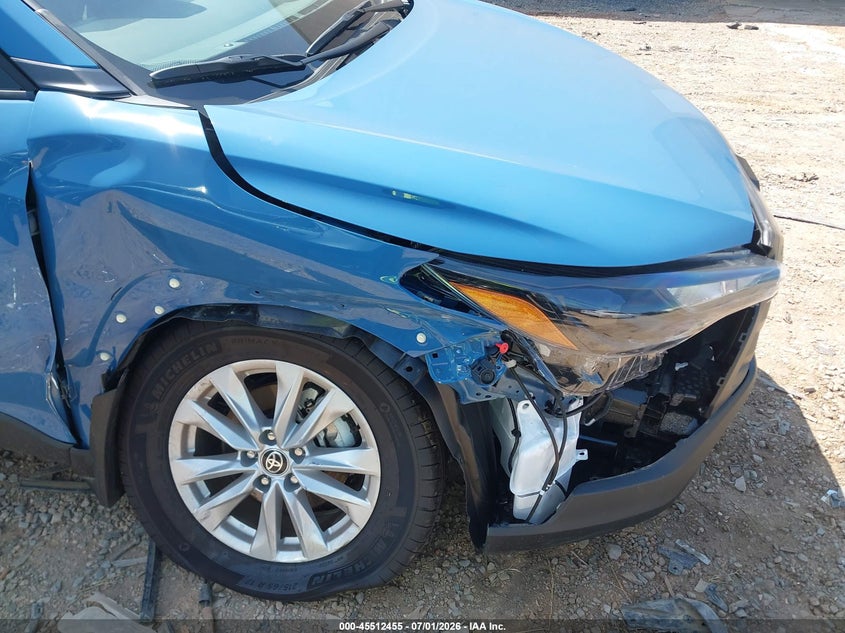 2026 Toyota Corolla cross VIN 7MUCAAAG2TV166183 IAAI salvage auction — RIGHT SIDE, Salvage (North Carolina), sold $7,000 on 2026-08-01 (photo 6)