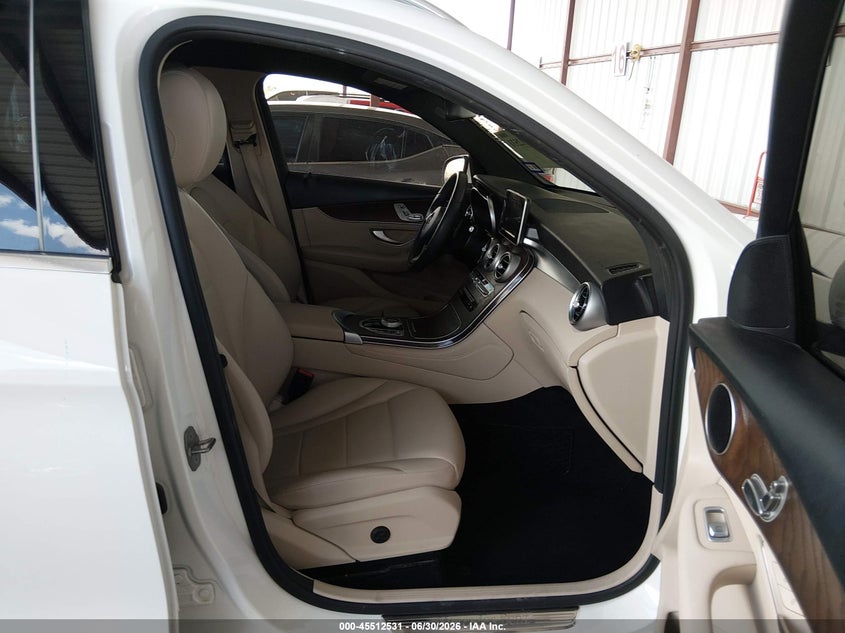 2018 Mercedes-Benz GLC-Class VIN WDC0G4JB2JV087742 IAAI salvage auction — RIGHT SIDE, Salvage Title, sold $25 on 2026-09-26 (photo 5)