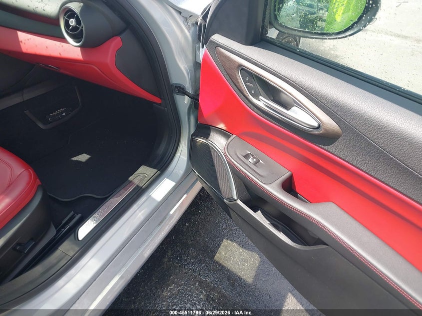 2021 Alfa romeo Giulia VIN ZARFANBN3M7645838 IAAI salvage auction — NORMAL WEAR, Repossession Paperwork (Georgia), sold $3,050 on 2026-07-29 (photo 5)