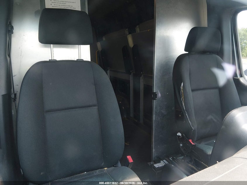 2019 Mercedes-benz Sprinter VIN WD4PF0CD1KT004495 IAAI salvage auction — LEFT & RIGHT, Clear (New Jersey), sold $5,300 on 2026-07-20 (photo 5)