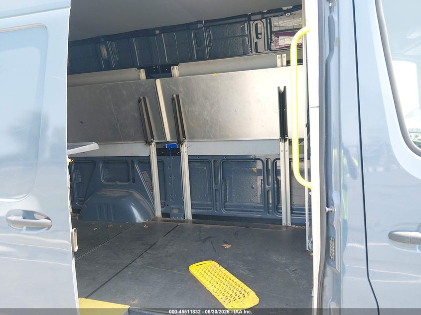 2019 Mercedes-benz Sprinter VIN WD4PF0CD1KT004495 IAAI salvage auction — LEFT & RIGHT, Clear (New Jersey), sold $5,300 on 2026-07-20 (photo 8)