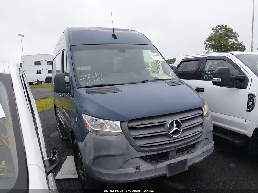 2019 Mercedes-benz Sprinter VIN WD4PF0CD1KT004495 IAAI salvage auction — LEFT & RIGHT, Clear (New Jersey), sold $5,300 on 2026-07-20 (photo 1)