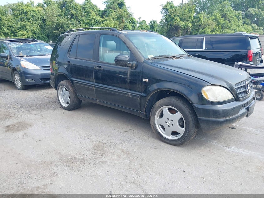 2000 Mercedes-benz Ml-class VIN 4JGAB72E8YA193497 IAAI salvage auction — NORMAL WEAR, Clear (Maryland), sold $375 on 2026-07-09 (photo 1)