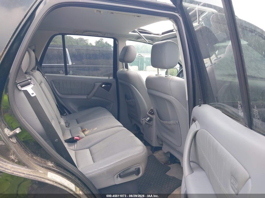 2000 Mercedes-benz Ml-class VIN 4JGAB72E8YA193497 IAAI salvage auction — NORMAL WEAR, Clear (Maryland), sold $375 on 2026-07-09 (photo 8)