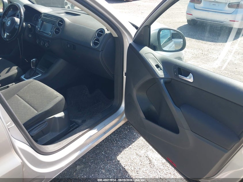 2015 Volkswagen Tiguan VIN WVGAV7AX0FW547202 IAAI salvage auction — MECHANICAL, Clear (Florida), sold $375 on 2026-07-20 (photo 5)