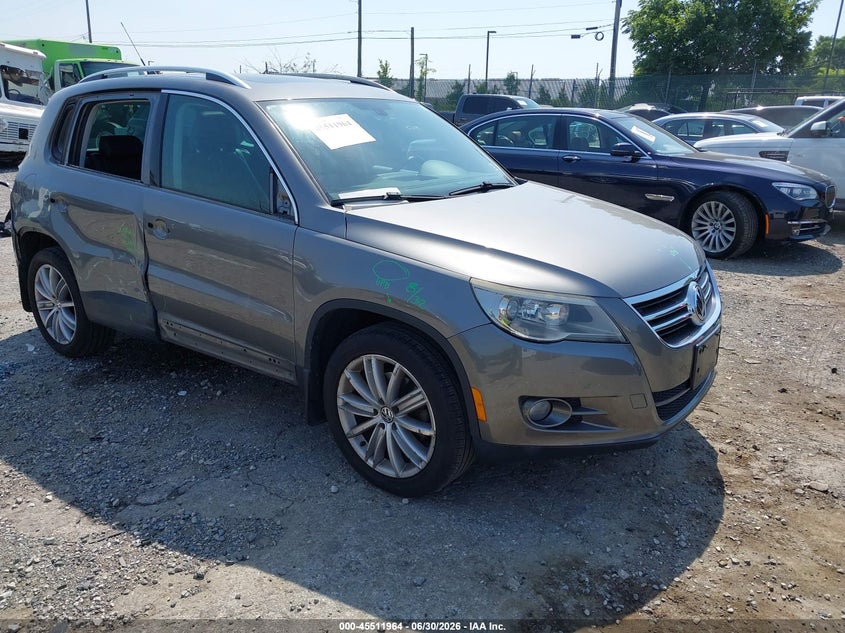 2009 Volkswagen Tiguan VIN WVGBV75N89W520251 IAAI salvage auction — SIDE, Salvage (Pennsylvania), sold $800 on 2026-07-17 (photo 1)