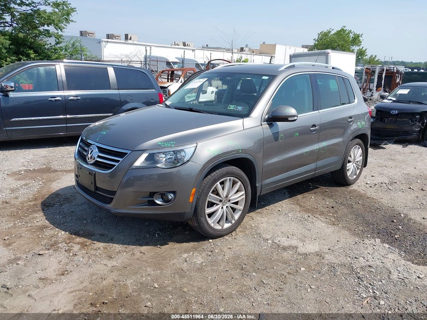 2009 Volkswagen Tiguan VIN WVGBV75N89W520251 IAAI salvage auction — SIDE, Salvage (Pennsylvania), sold $800 on 2026-07-17 (photo 2)