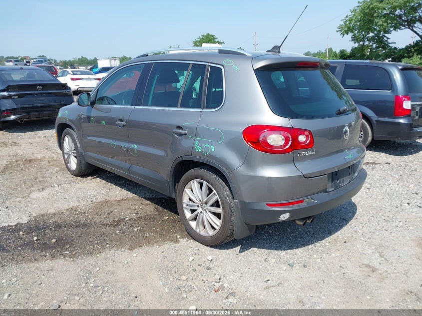 2009 Volkswagen Tiguan VIN WVGBV75N89W520251 IAAI salvage auction — SIDE, Salvage (Pennsylvania), sold $800 on 2026-07-17 (photo 3)