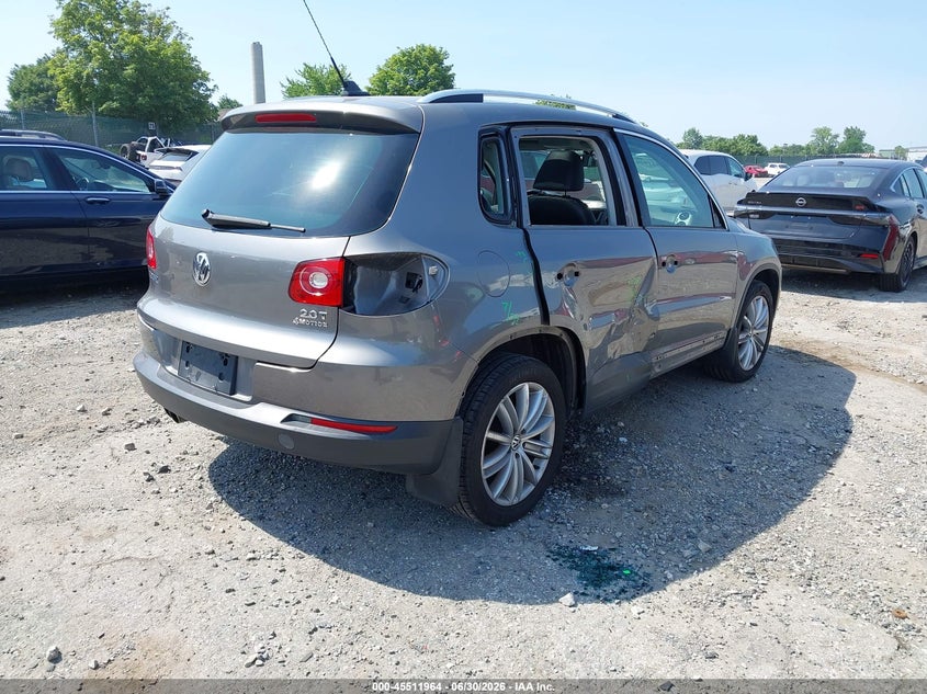 2009 Volkswagen Tiguan VIN WVGBV75N89W520251 IAAI salvage auction — SIDE, Salvage (Pennsylvania), sold $800 on 2026-07-17 (photo 4)