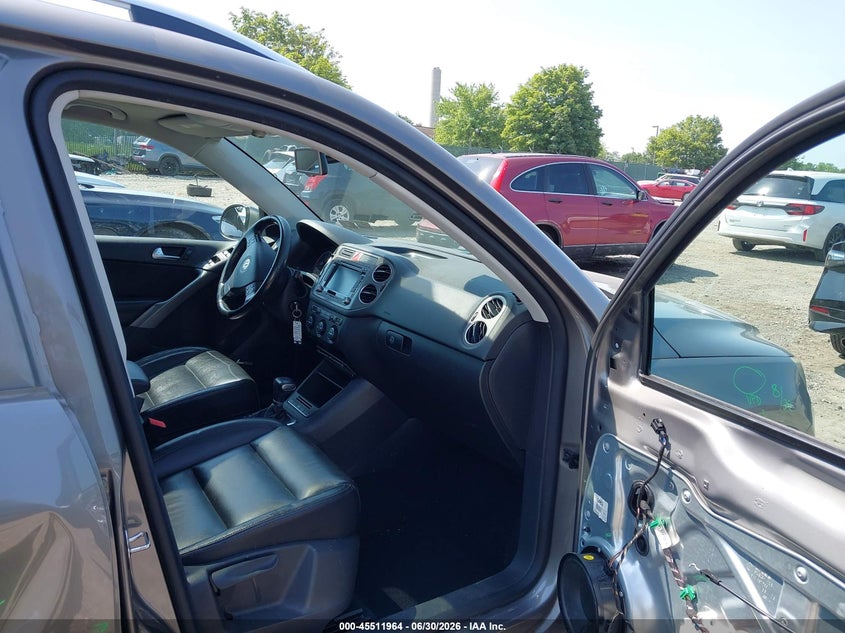 2009 Volkswagen Tiguan VIN WVGBV75N89W520251 IAAI salvage auction — SIDE, Salvage (Pennsylvania), sold $800 on 2026-07-17 (photo 5)