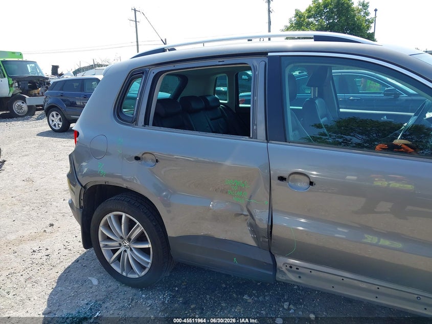 2009 Volkswagen Tiguan VIN WVGBV75N89W520251 IAAI salvage auction — SIDE, Salvage (Pennsylvania), sold $800 on 2026-07-17 (photo 6)