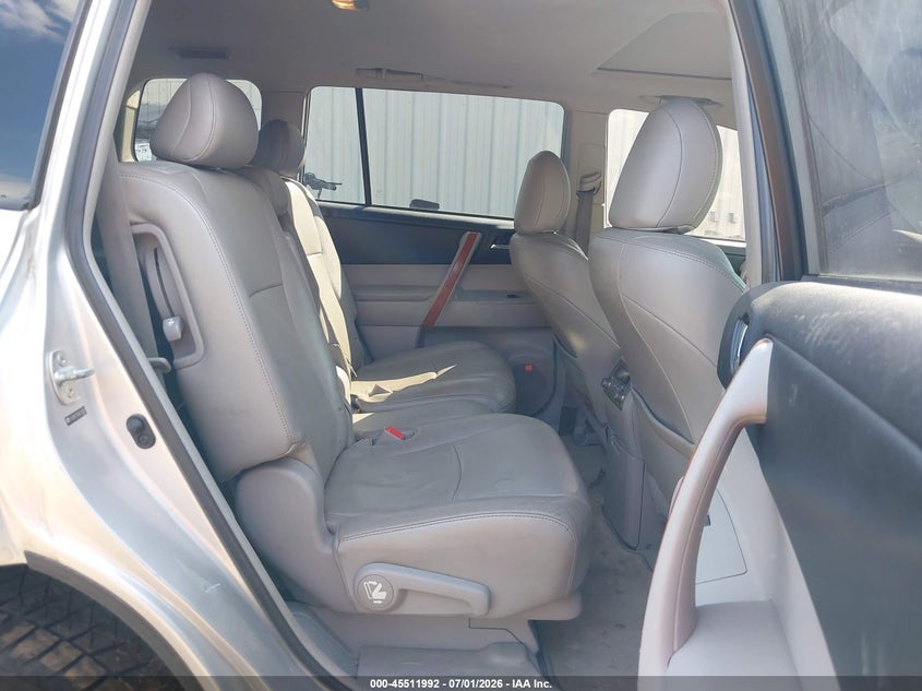 2010 Toyota Highlander VIN 5TDDK3EH5AS019363 IAAI salvage auction — NORMAL WEAR, Clear (New York), sold $3,300 on 2026-07-09 (photo 8)
