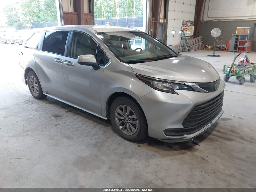 2022 Toyota Sienna VIN 5TDKSKFC8NS065960 IAAI salvage auction — REAR END, Clear (Oklahoma), sold $9,250 on 2026-07-08 (photo 1)
