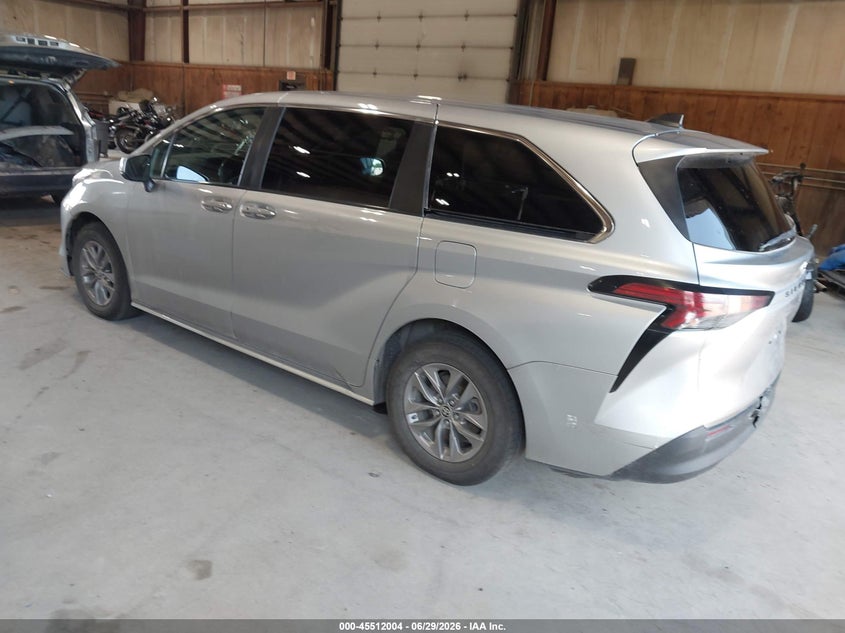 2022 Toyota Sienna VIN 5TDKSKFC8NS065960 IAAI salvage auction — REAR END, Clear (Oklahoma), sold $9,250 on 2026-07-08 (photo 3)