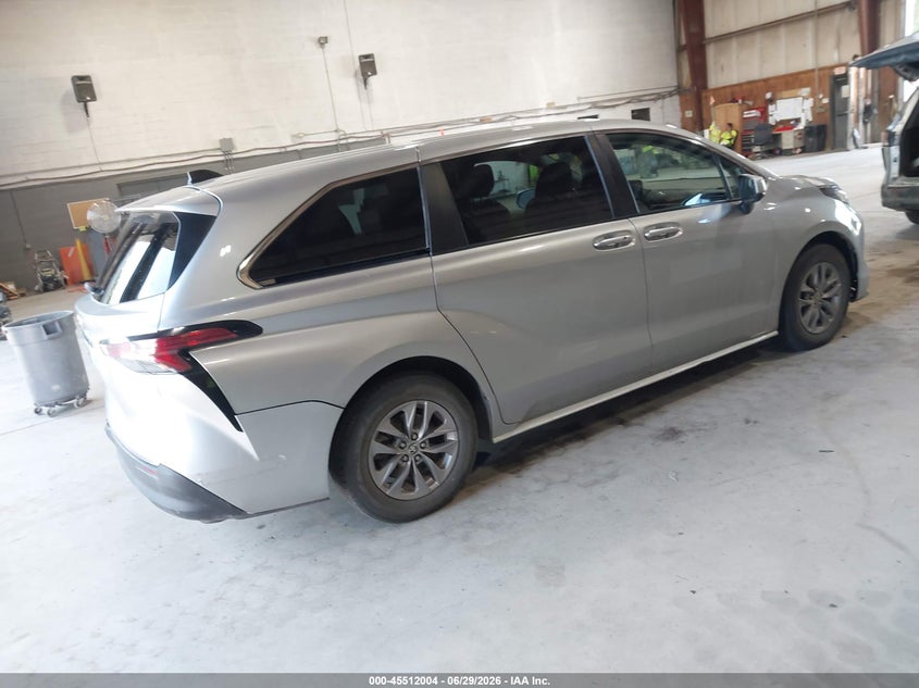 2022 Toyota Sienna VIN 5TDKSKFC8NS065960 IAAI salvage auction — REAR END, Clear (Oklahoma), sold $9,250 on 2026-07-08 (photo 4)